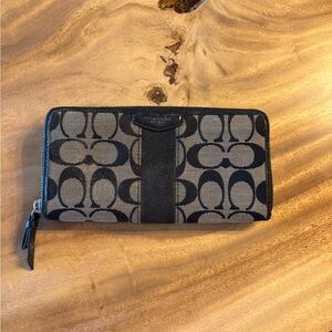 Coach Black and Gray Patterned Wallet